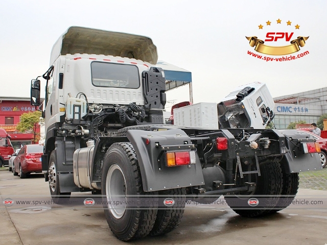 Back side view of Tractor Head Truck ISUZU (350 HP)